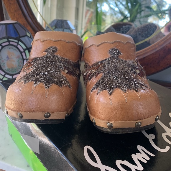 Sam Edelman Wood and Leather Clogs with Decorative Festhers - Picture 3 of 8